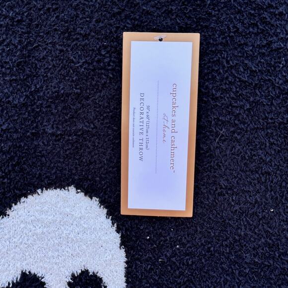 NEW Reversible Black & White Skull  Throw Halloween Blanket Cupcakes & Cashmere - Picture 2 of 9